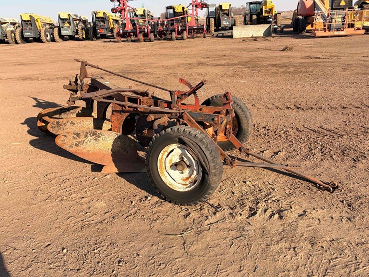 mccormick-3-bottom-plow-image-4