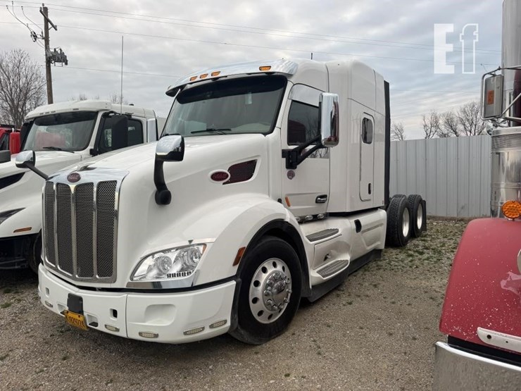 2019-peterbilt-image-1