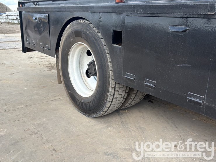 2009-ford-750-image-15