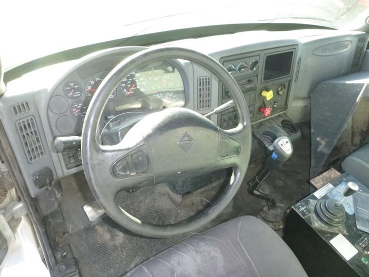 2004-international-7400-image-9