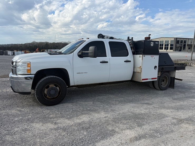 2014-chevrolet-3500-image-1