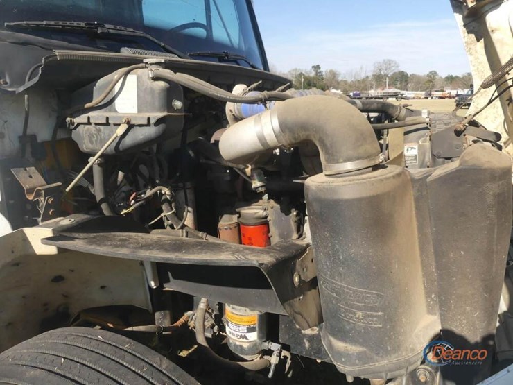 1999-freightliner-fl70-image-8