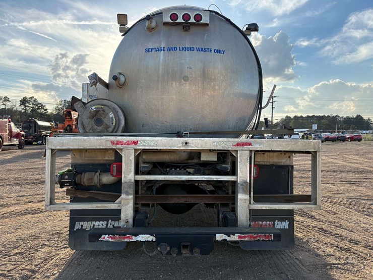 2018-hino-268a-image-6