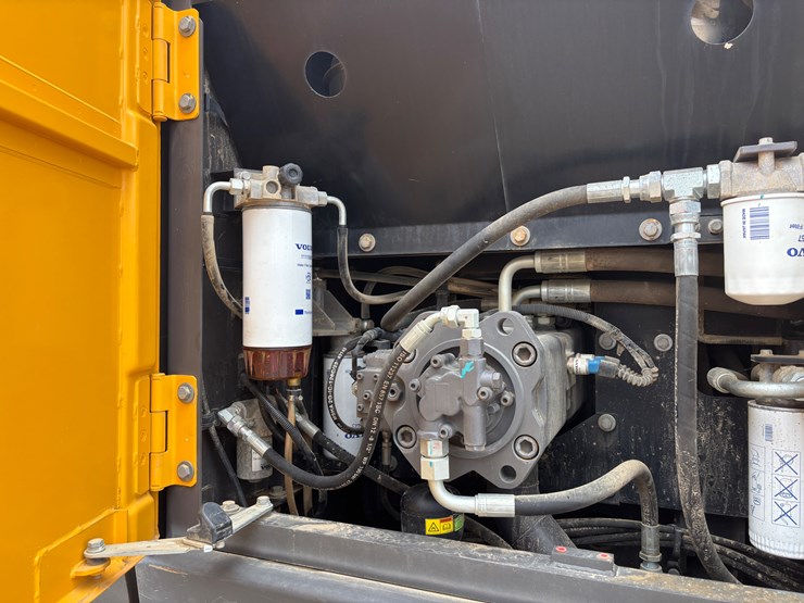 2022-volvo-ec220el-image-37