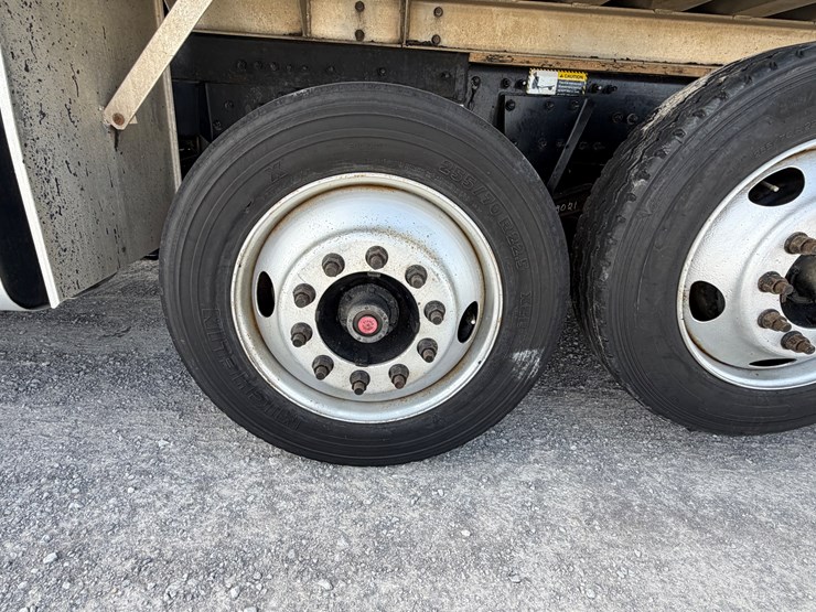 2017-mack-granite-gu713-image-61