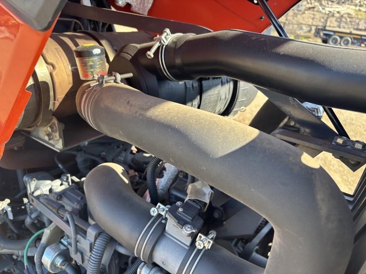 2017-kubota-l4760d-image-48