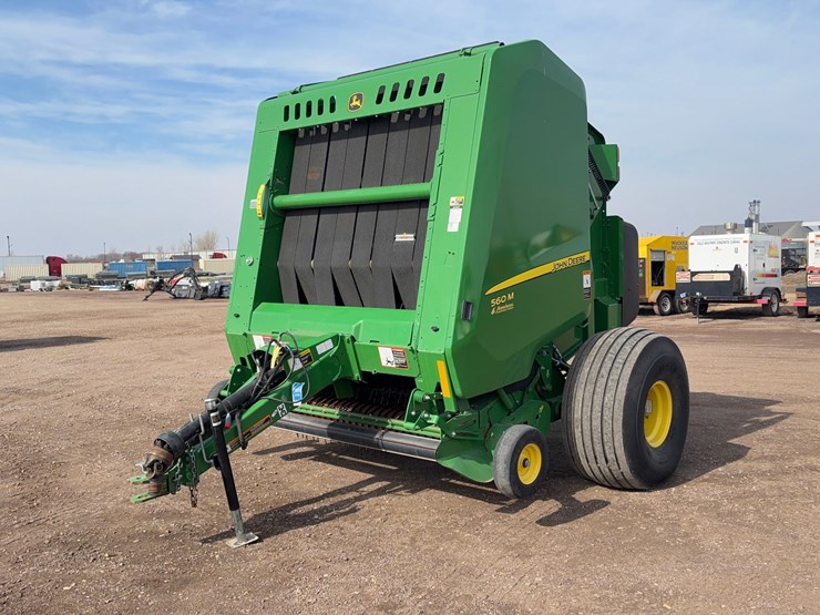 2020-john-deere-560m-image-1