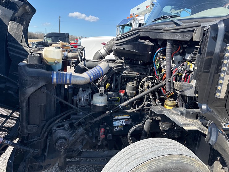 peterbilt-579-image-9
