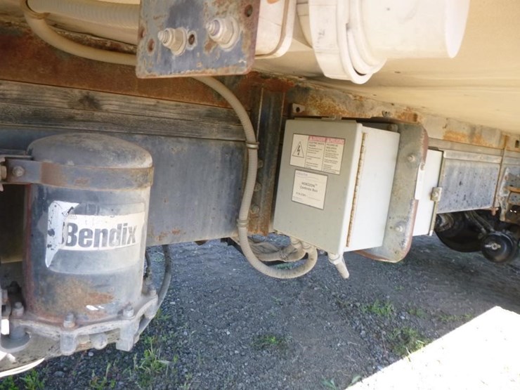 1995-international-4700-image-25