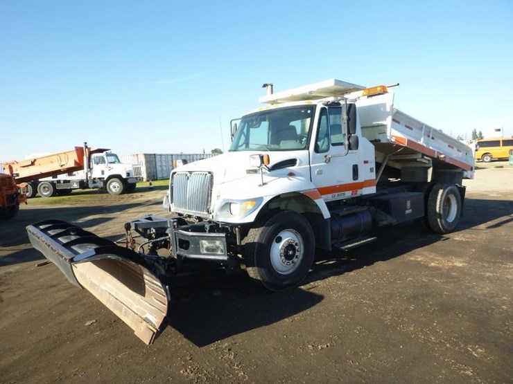 2004-international-7400-image-2