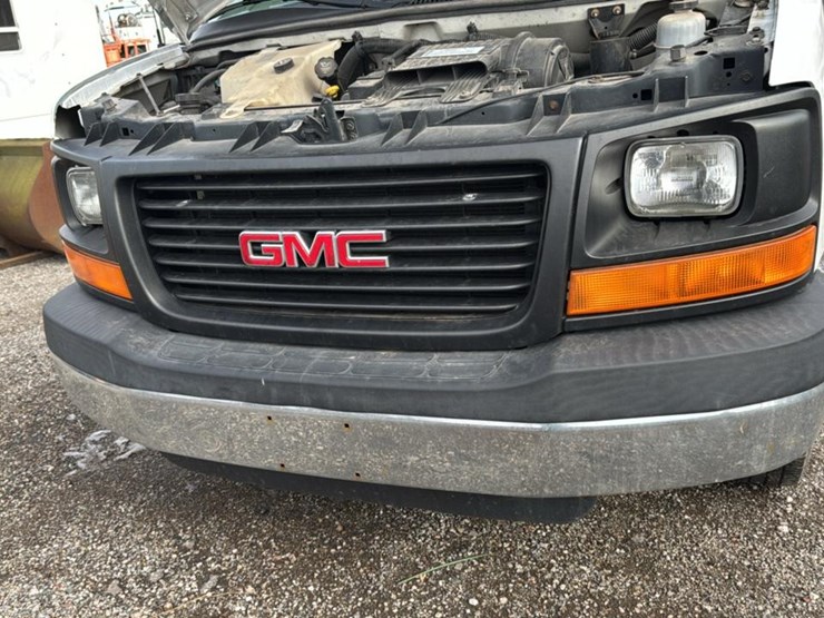 2008-gmc-3500-image-38