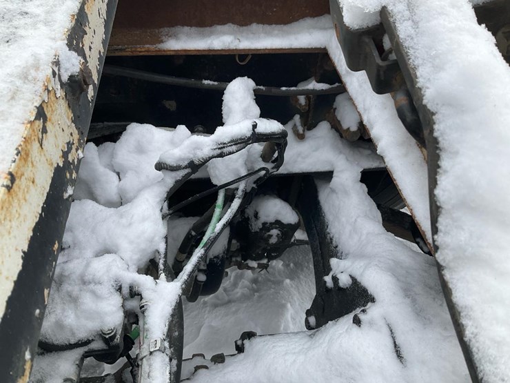 2005-freightliner-m2-106-image-43