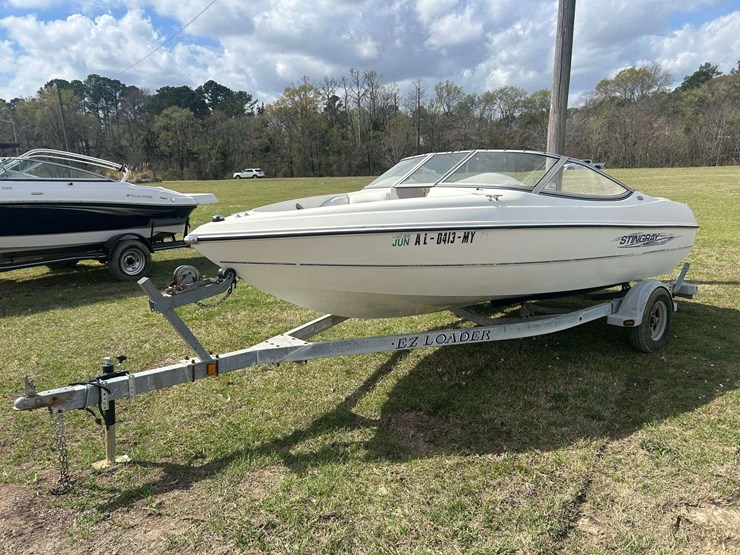 2007-stingray-180rx-ski-boat-image-1