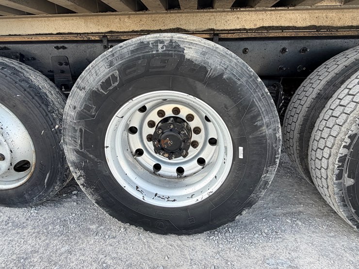 2017-mack-granite-gu713-image-56