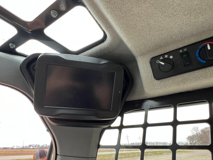 2021-bobcat-s66-image-60