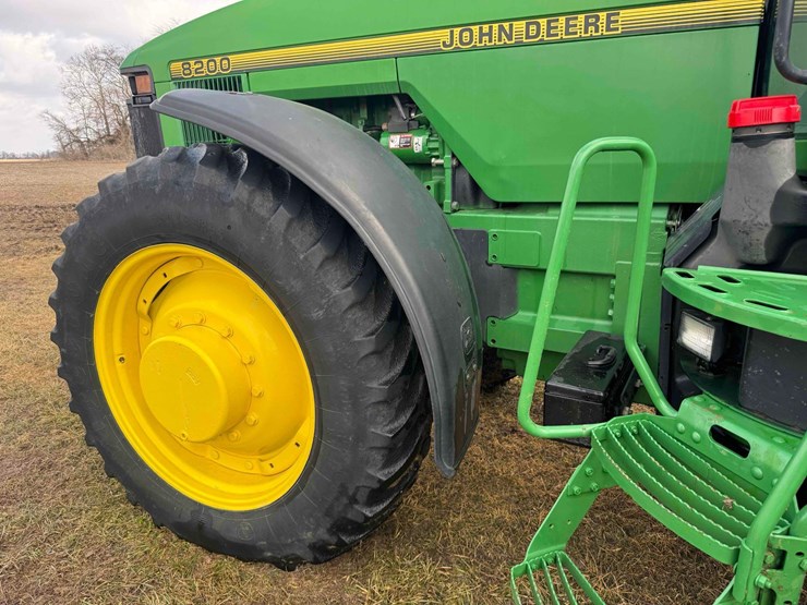 1995-john-deere-8200-image-8