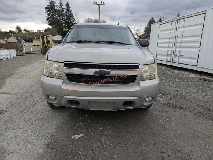 2007-chevrolet-suburban-image-8