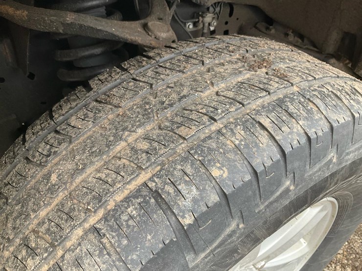 2021-ford-f150-xl-image-15