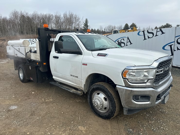 2020-dodge-3500-image-7
