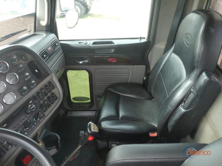 2019-peterbilt-389-image-16