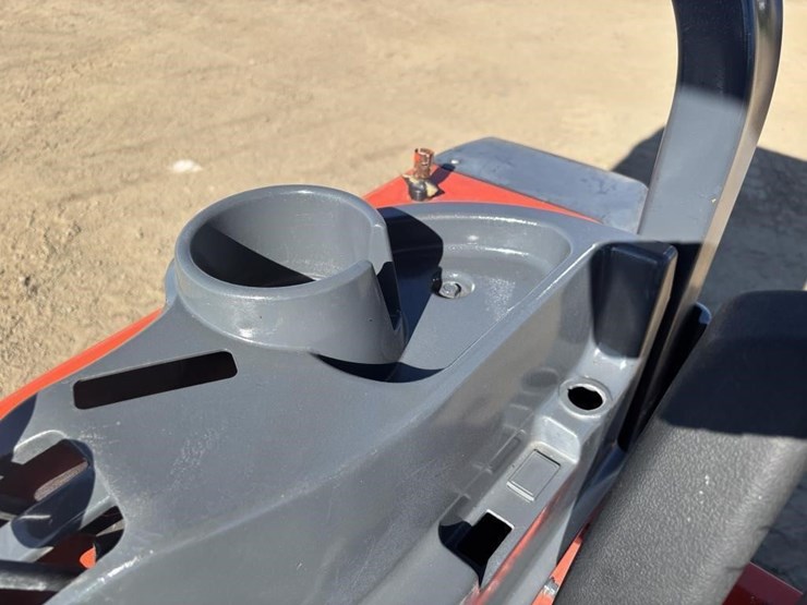 2017-kubota-l4760d-image-30