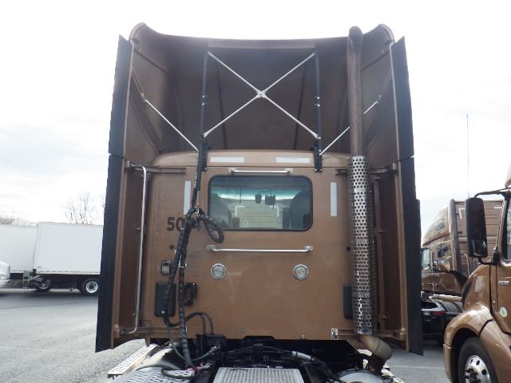 2022-kenworth-t680-image-11