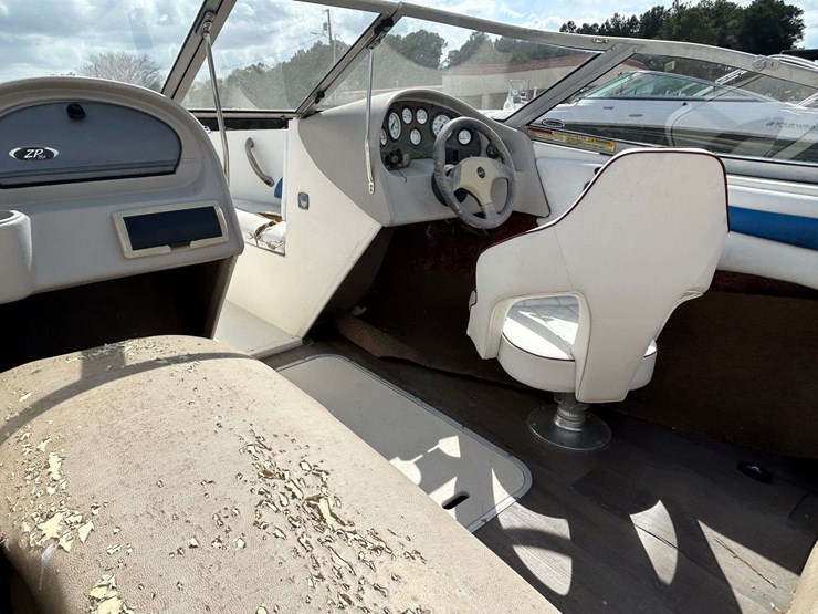 2007-stingray-180rx-ski-boat-image-27