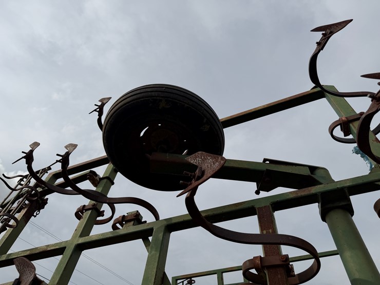 john-deere-32-image-12