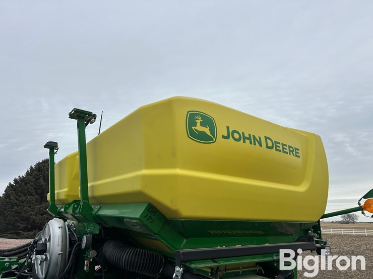 2024-john-deere-db60-image-13