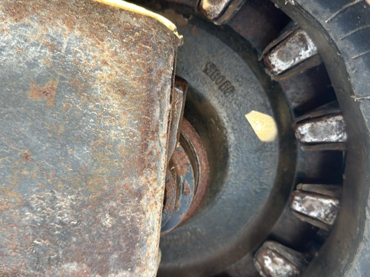 2011-new-holland-c238-image-24