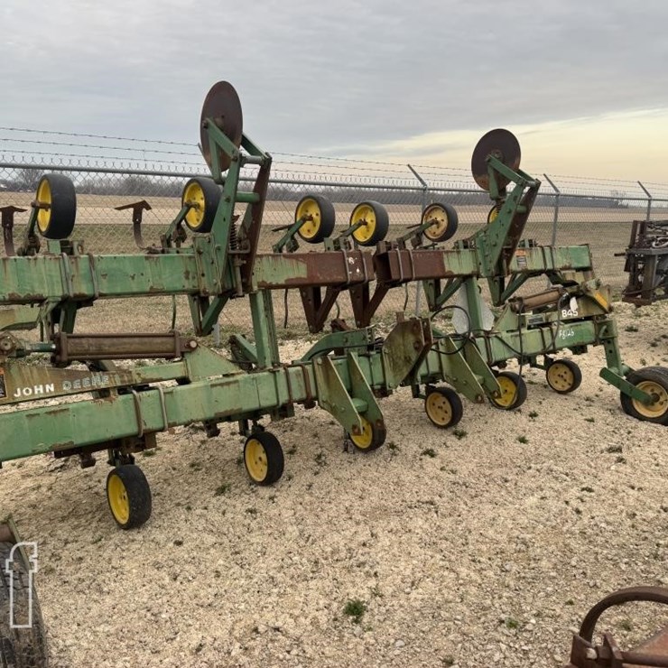 JOHN DEERE 845