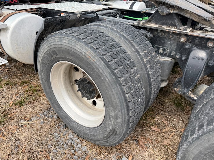 #40990-•-2019-freightliner-cascadia-s/a-daycab-truck-tractor-vin:-3akjgbdv5ksks6034-image-9