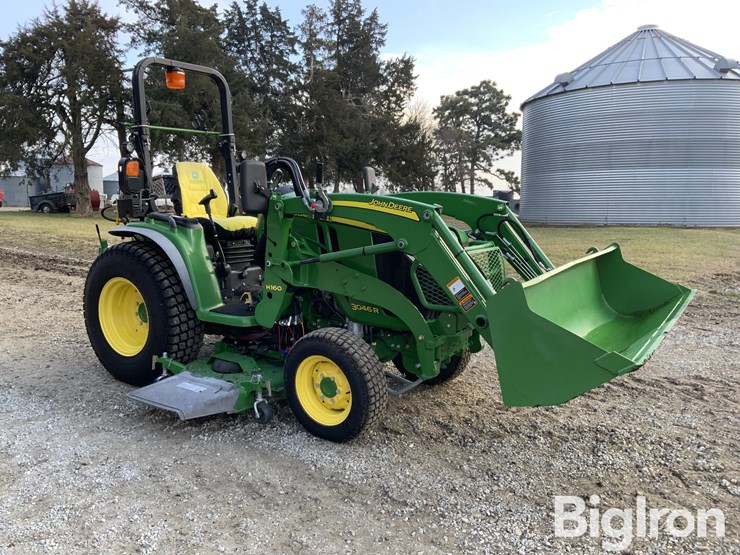 2015-john-deere-3046r-image-3