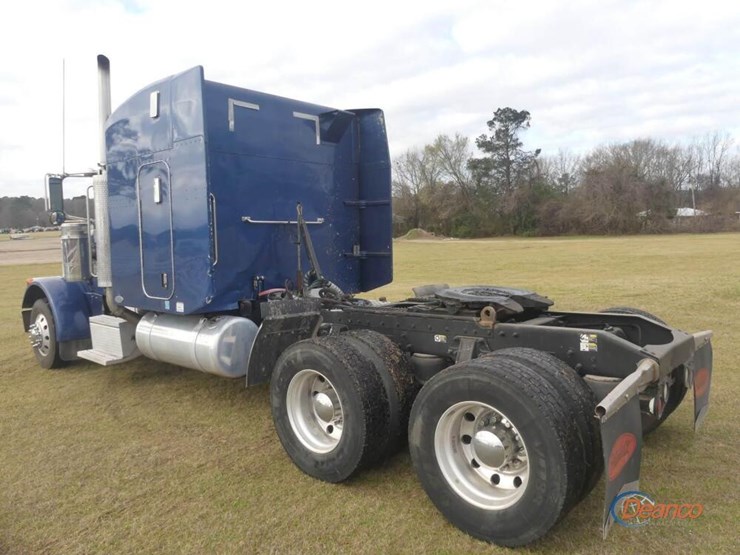 2007-peterbilt-379-image-3