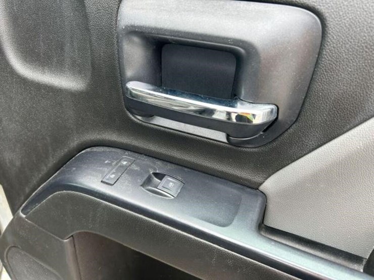 2018-chevrolet-silverado-2500hd-image-38