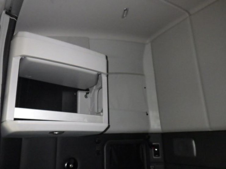 2024-kenworth-t680-image-21