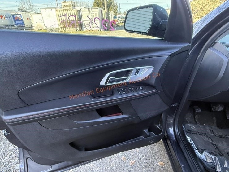 2015-chevrolet-equinox-lt-image-35