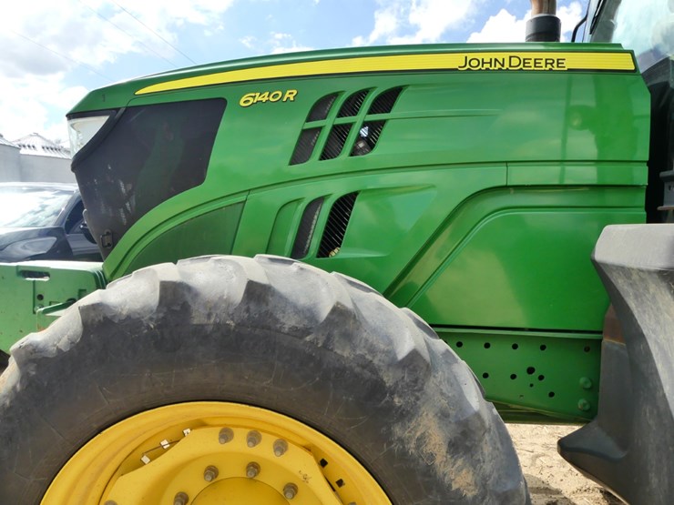 2014-john-deere-6140r-image-10