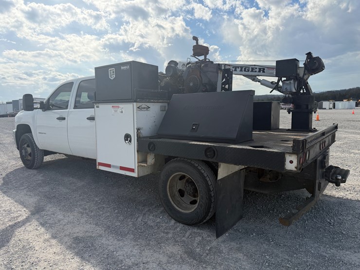 2014-chevrolet-3500-image-6