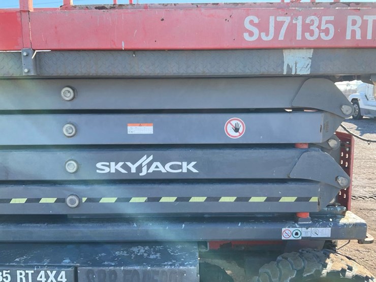 2015-skyjack-sj7135rt-image-55