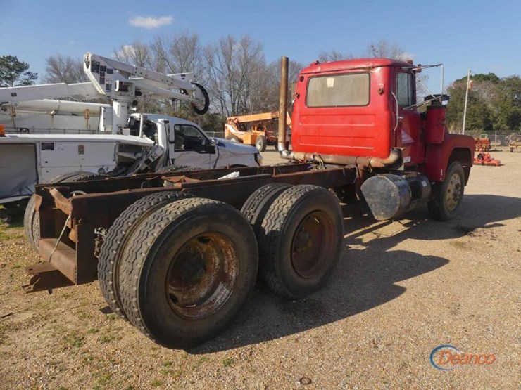 1981-mack-r685st-image-2