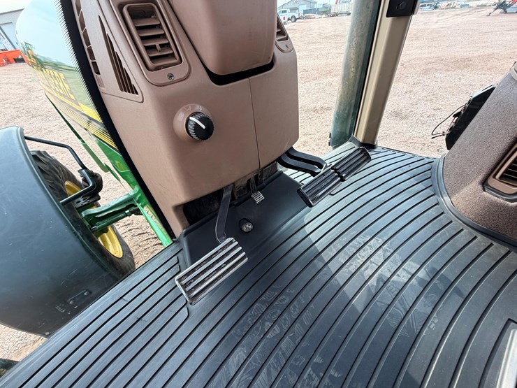 john-deere-8110-image-32