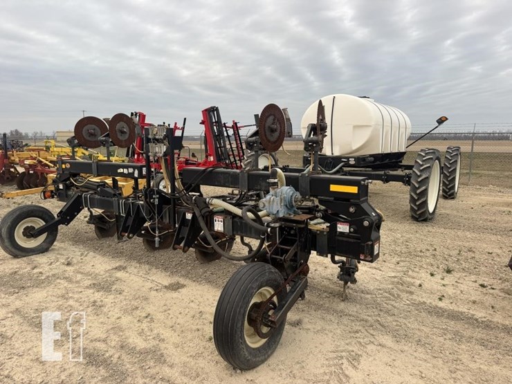 8-row-liquid-knife-applicator-image-1