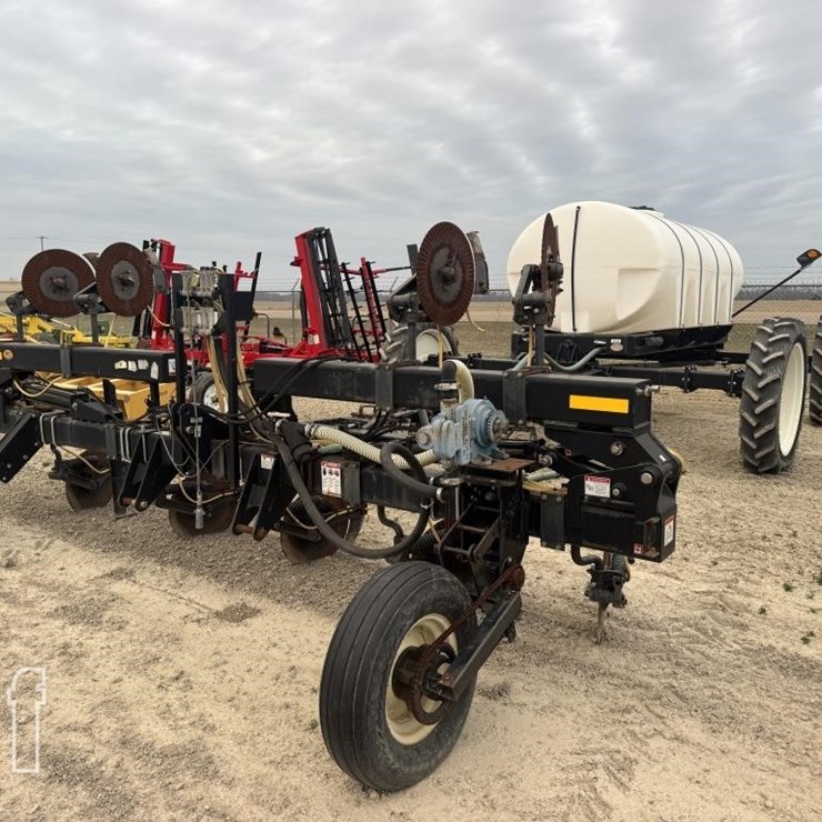 8 ROW LIQUID KNIFE APPLICATOR