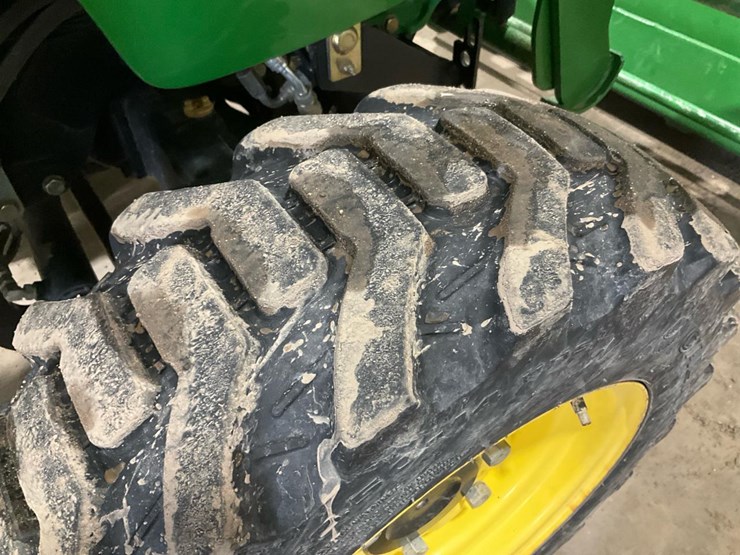 2010-john-deere-3520-image-50