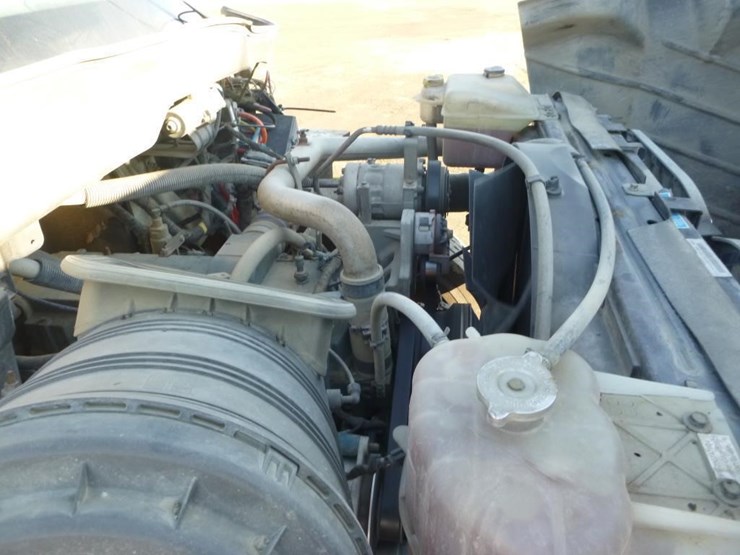 2004-international-7400-image-35