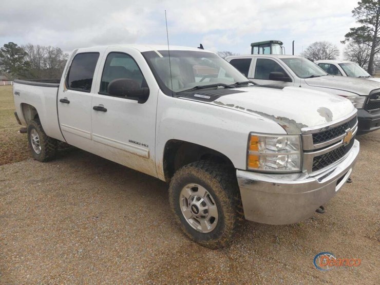 2013-chevrolet-2500hd-image-1