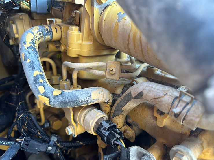 2018-caterpillar-236d-image-46