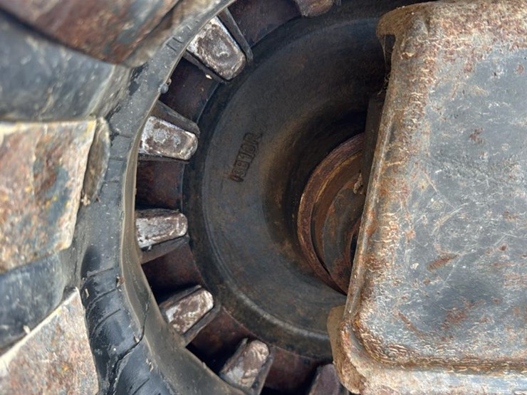 2011-new-holland-c238-image-14