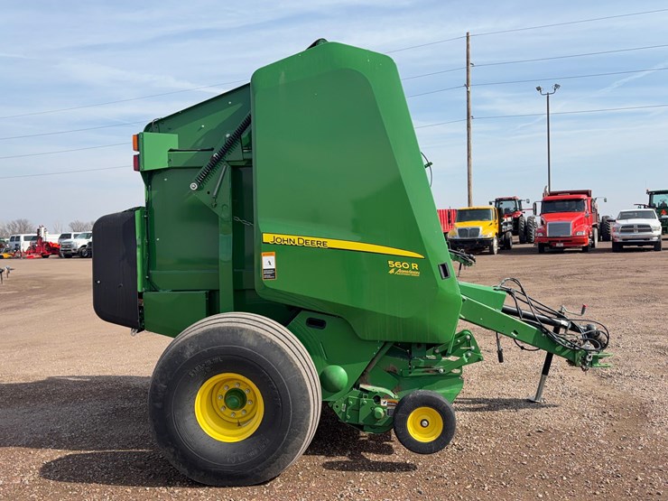 2021-john-deere-560r-image-3